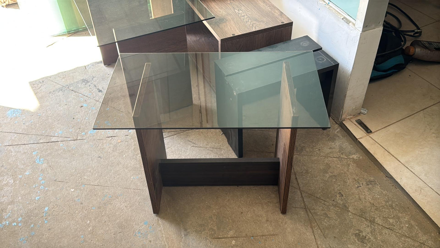 Mesa de centro minimalista melamina y vidrio